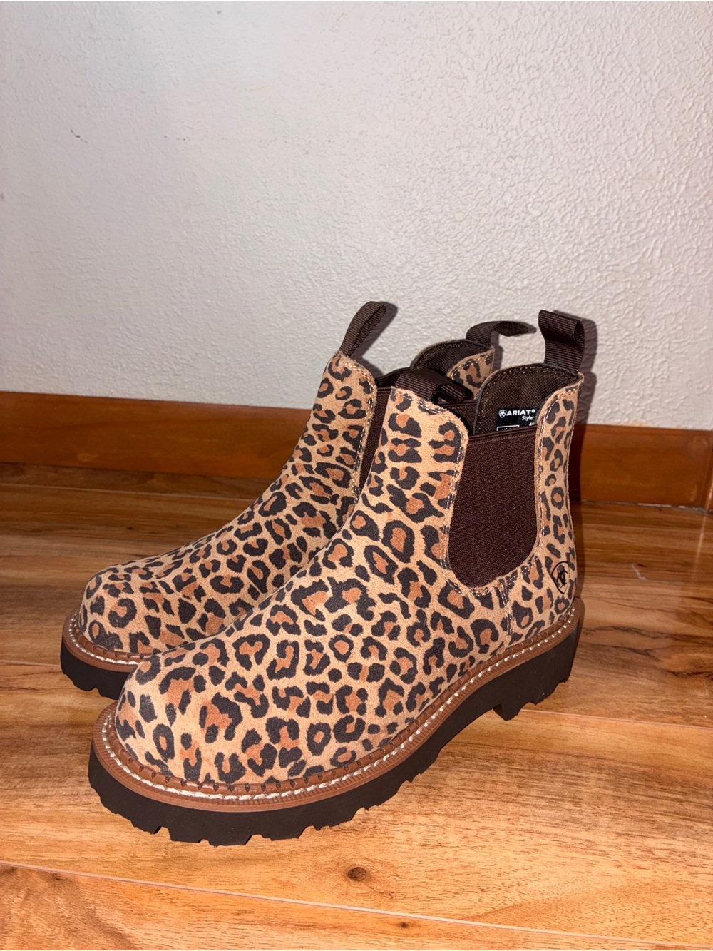 Ariat Women's Fatbaby Twin Gore Chelsea Western Boots, Cheetah print- size 6.5 B
